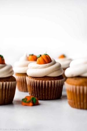 pumpkin cupcakes with cream cheese frosting