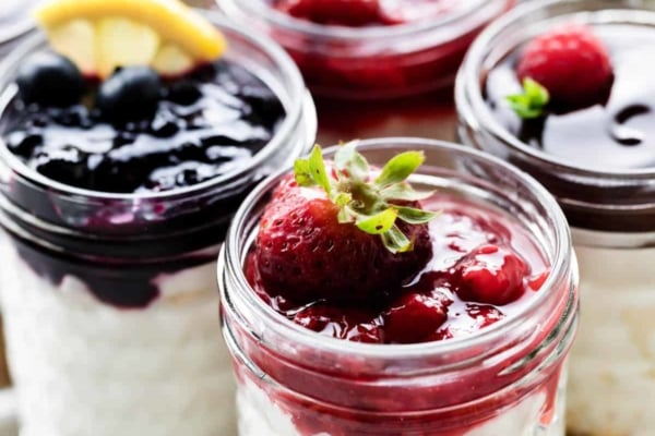 individual no bake cheesecake jars with assorted toppings