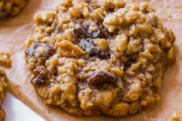 Oatmeal raisin cookies