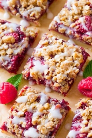 raspberry streusel bars with vanilla icing